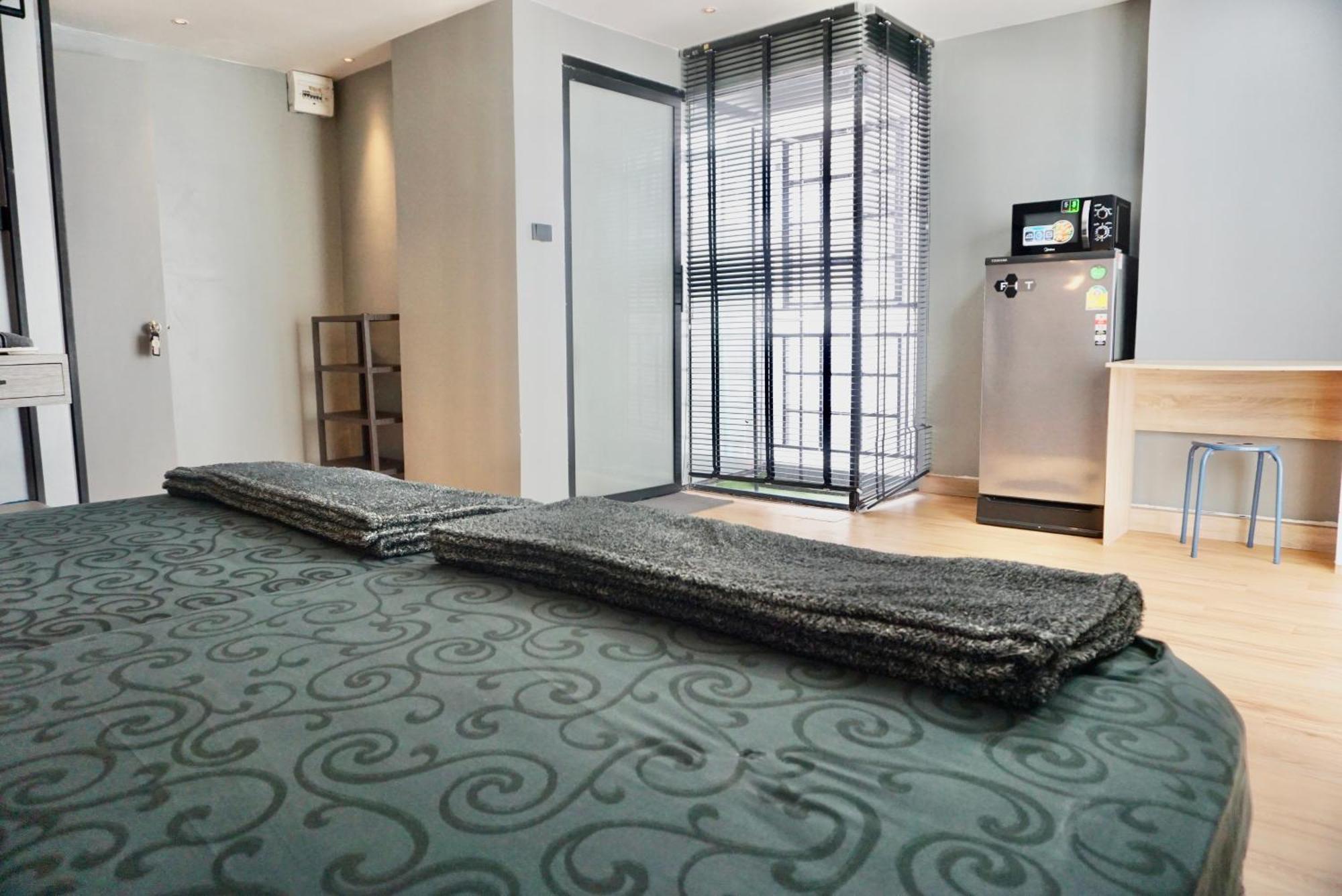 Hip And Funky Apartment Silom Soi 3, With Rooftop View Bangkok Exteriör bild